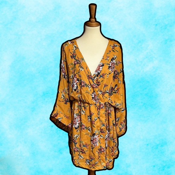 Passport Dresses & Skirts - 🌈 Beautiful Floral Kimono Wrap Dress